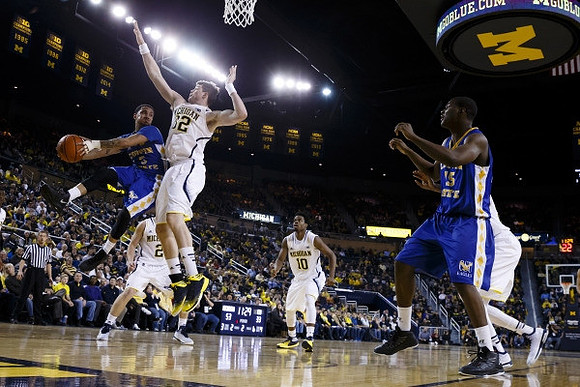 Spike Albrecht (2), Ricky Doyle (32), and Derrick Walton Jr. (10)