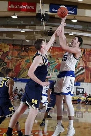 Jaaron Simmons (5) and Jon Teske (15)