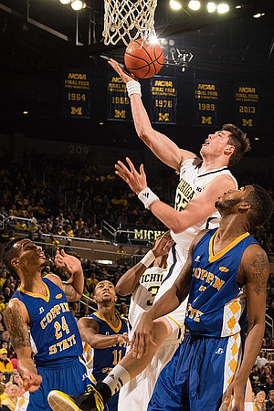 Kameron Chatman (3) and Ricky Doyle (32)