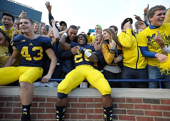 Will Hagerup (43) and Dennis Norfleet (26)