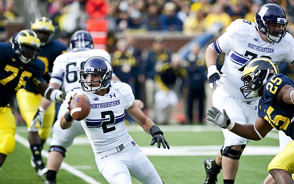 Quinton Washington (76) and Kenny Demens (25)