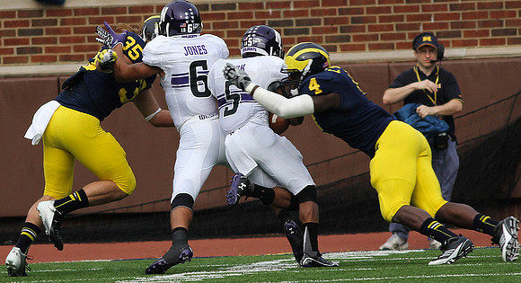 Joe Bolden (35) and Cameron Gordon (4)