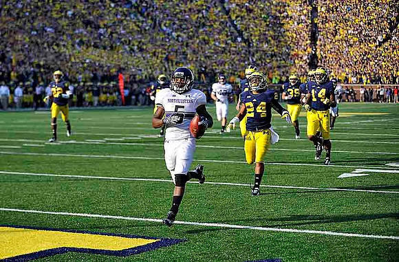 Delonte Hollowell (24), Josh Furman (14), Jarrod Wilson (22), and Joe Bolden (35)