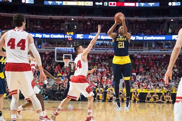 Max Bielfeldt (44) and Zak Irvin (21)
