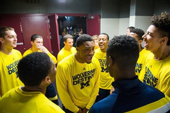 Zak Irvin (21) and Michigan Team
