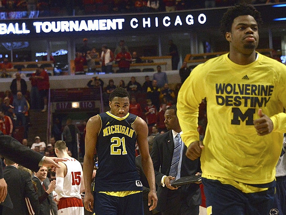 Zak Irvin (21) and Derrick Walton Jr. (10)