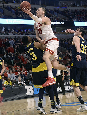 Kameron Chatman (3) and Ricky Doyle (32)