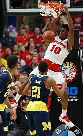 Aubrey Dawkins (24) and Zak Irvin (21)