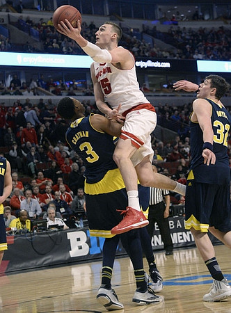 Kameron Chatman (3) and Ricky Doyle (32)