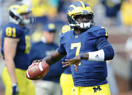 Mike Kwiatkowski (81) and Devin Gardner (7)