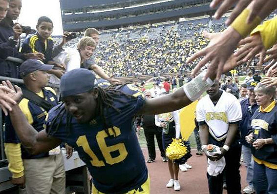 Denard Robinson (16)
