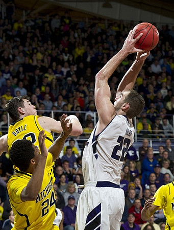 Aubrey Dawkins (24) and Ricky Doyle (32)
