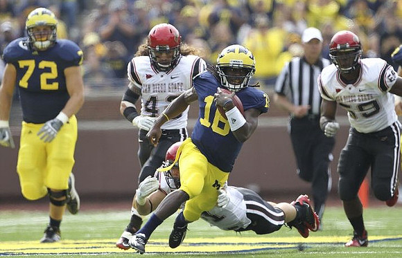 Mark Huyge (72) and Denard Robinson (16)