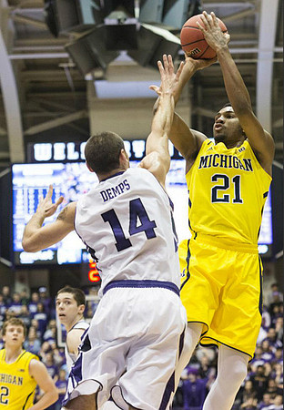 Zak Irvin (21) and Spike Albrecht (2)