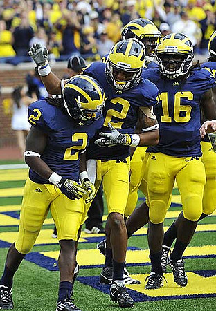Vincent Smith (2), Roy Roundtree (12), and Denard Robinson (16)