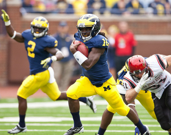 Vincent Smith (2) and Denard Robinson (16)