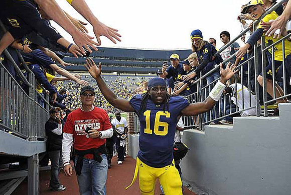Denard Robinson (16)
