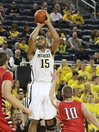 Jon Horford (15)