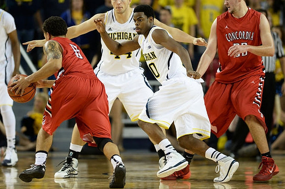 Max Bielfeldt (44) and Derrick Walton Jr. (10)