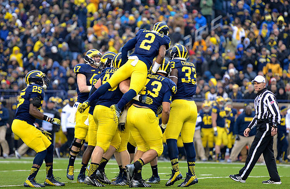Dymonte Thomas (25), Jake Ryan (47), Ryan Glasgow (96), Blake Countess (2), Chris Wormley (43), and Taco Charlton (33)