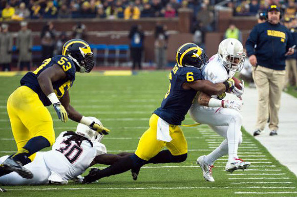 Mario Ojemudia (53) and Raymon Taylor (6)