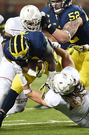De'Veon Smith (4) and Mason Cole (52)