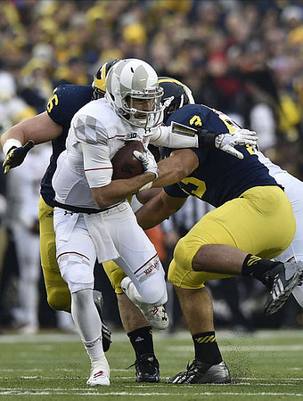 Ryan Glasgow (96) and Taco Charlton (33)