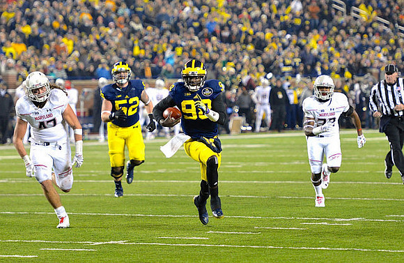 Mason Cole (52) and Devin Gardner (98)