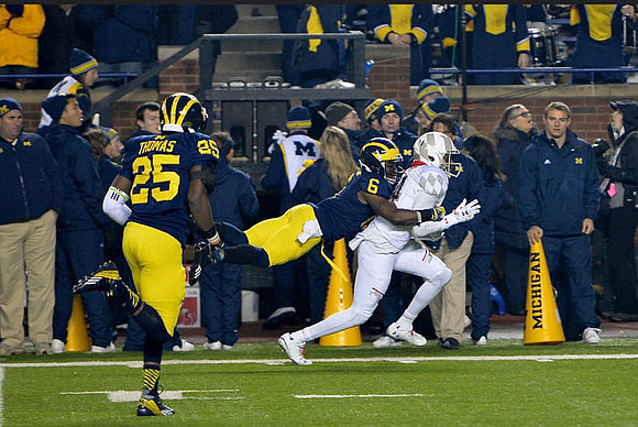 Dymonte Thomas (25) and Raymon Taylor (6)