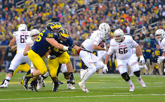 Ryan Glasgow (96) and Chris Wormley (43)