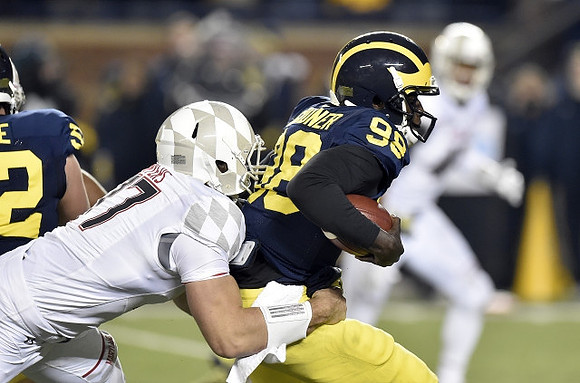 Mason Cole (52) and Devin Gardner (98)