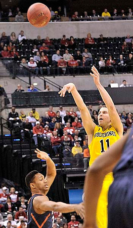 Nik Stauskas (11) and Jordan Morgan (52)