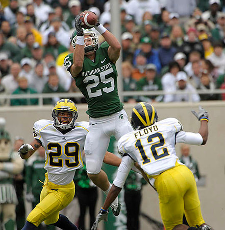 Troy Woolfolk (29) and J.T. Floyd (12)