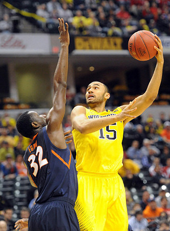 Jon Horford (15)