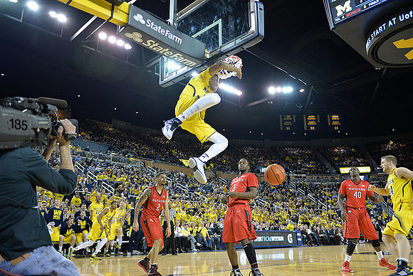 Aubrey Dawkins (24) and Max Bielfeldt (44)