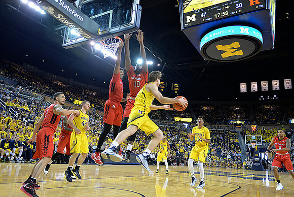 Max Bielfeldt (44), Spike Albrecht (2), Zak Irvin (21), and Aubrey Dawkins (24)