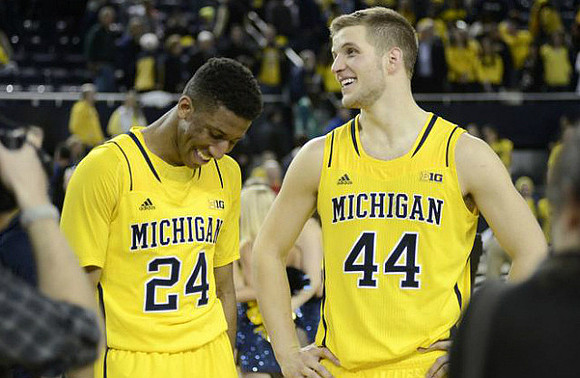 Aubrey Dawkins (24) and Max Bielfeldt (44)
