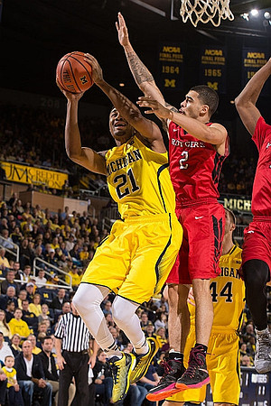 Zak Irvin (21) and Max Bielfeldt (44)