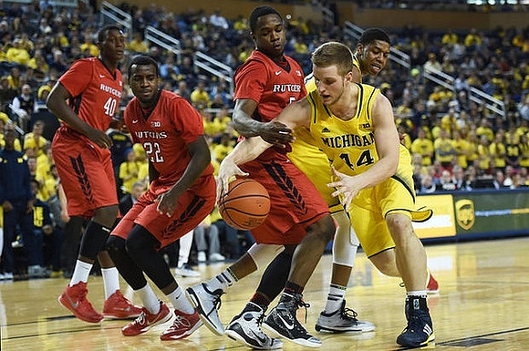 Max Bielfeldt (44) and Kameron Chatman (3)