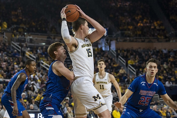 Jon Teske (15) and Colin Castleton (11)