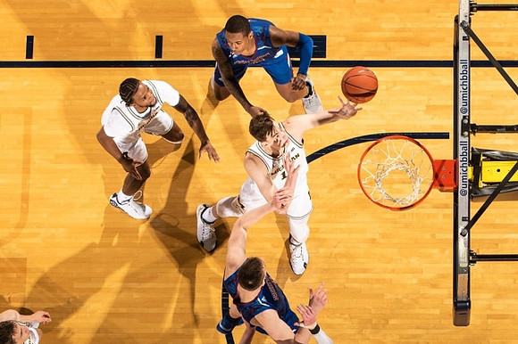 Zavier Simpson (3) and Colin Castleton (11)