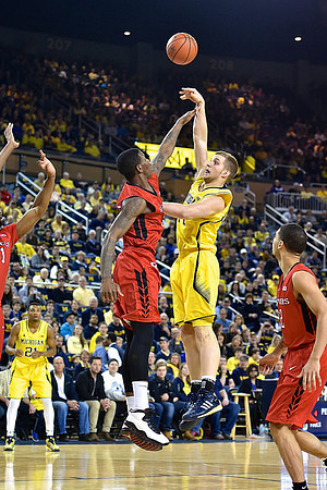Zak Irvin (21) and Max Bielfeldt (44)