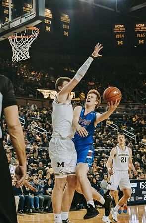 Jon Teske (15) and Franz Wagner (21)