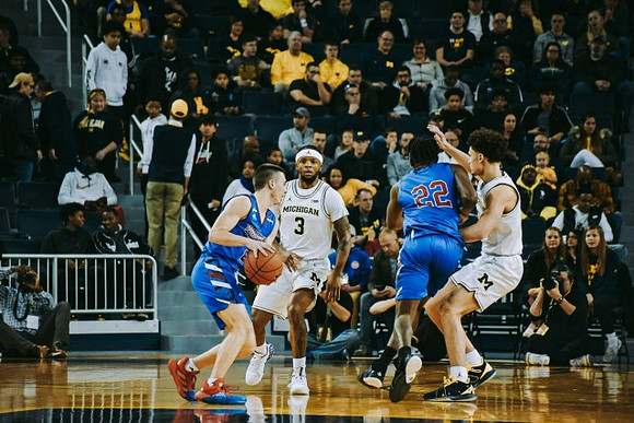 Zavier Simpson (3) and Adrien Nunez (5)