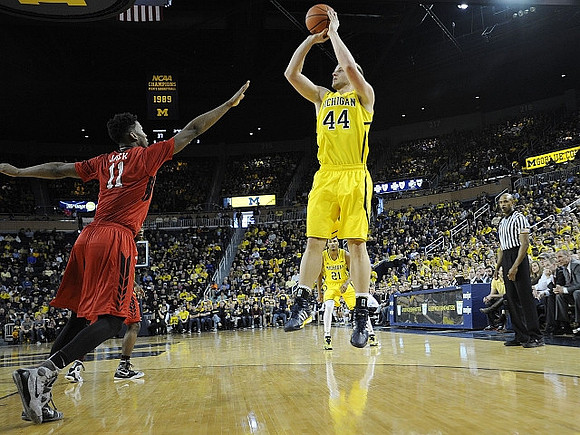 Max Bielfeldt (44) and Zak Irvin (21)