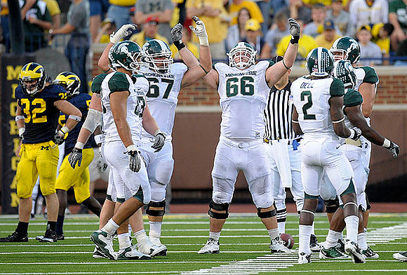 Jordan Kovacs (32) and Courtney Avery (5)