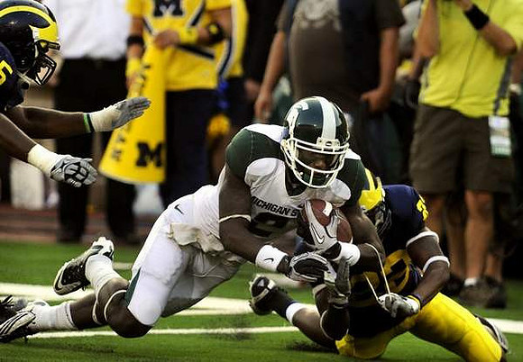 Courtney Avery (5) and Floyd Simmons (23)
