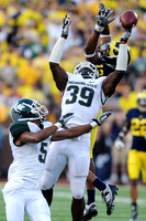 Roy Roundtree (12) and Darryl Stonum (22)