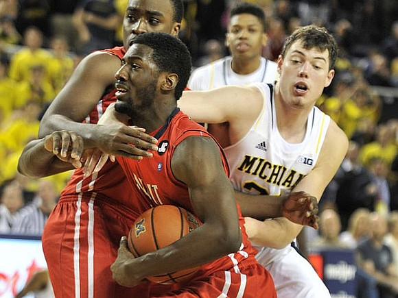 Ricky Doyle (32) and Kameron Chatman (3)