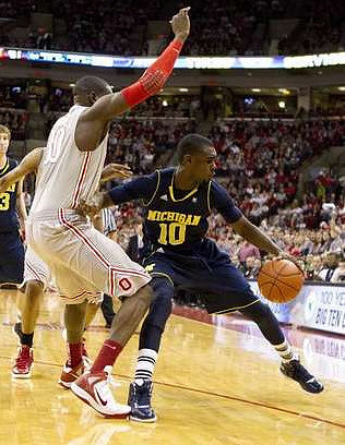 Tim Hardaway Jr. (10) and Evan Smotrycz (23)